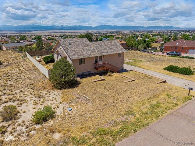242 W Del Ray Dr, Pueblo, CO 81007