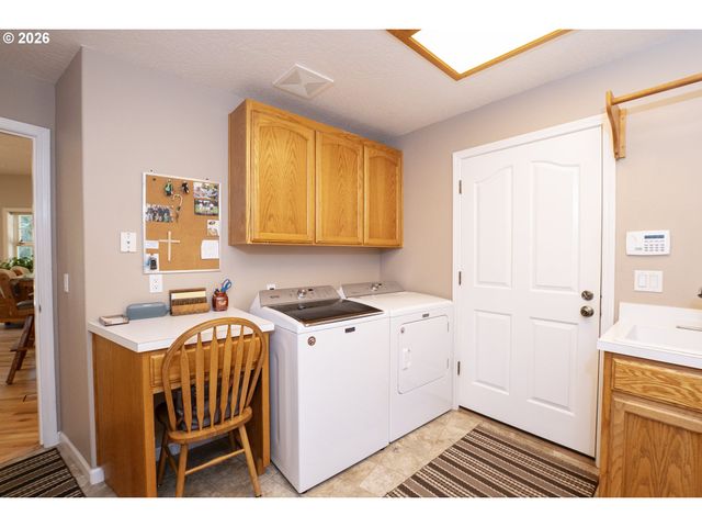90150 SHORE Ln, Eugene, OR 97402