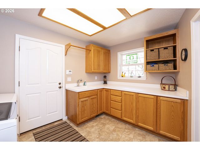 90150 SHORE Ln, Eugene, OR 97402