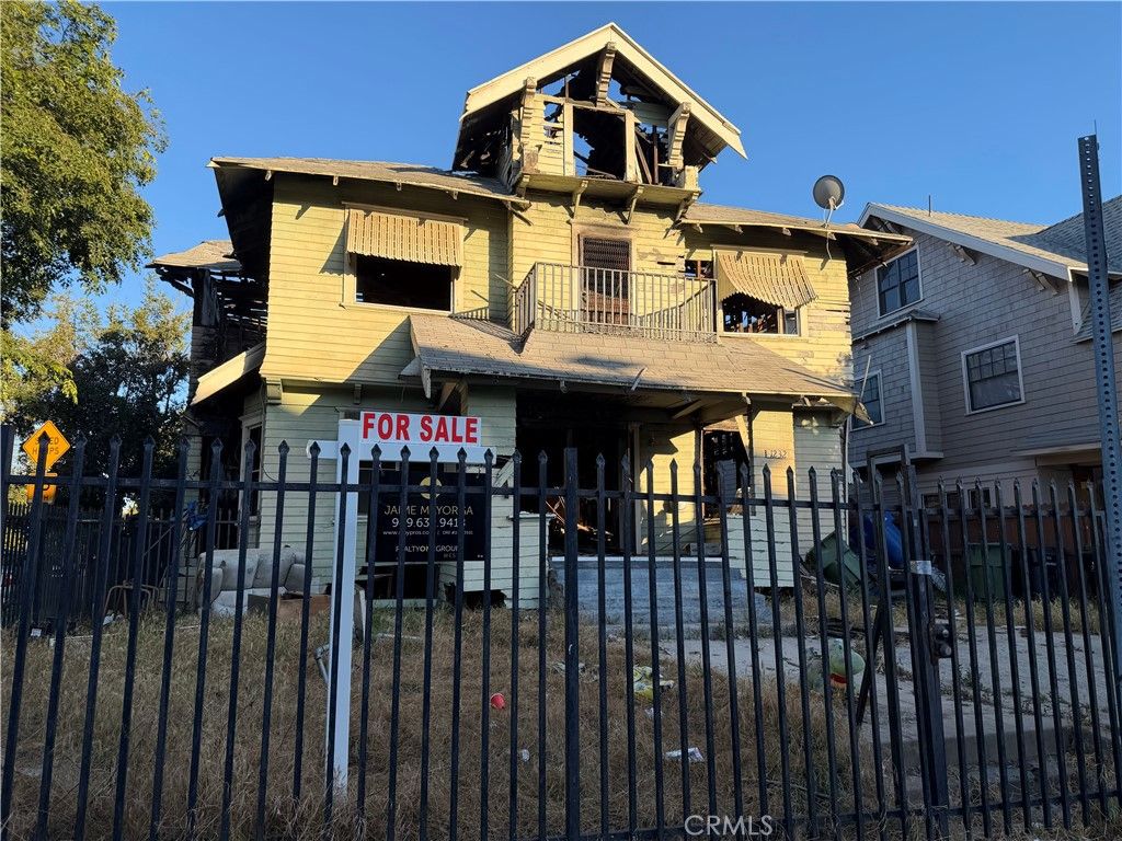 1230 S Bonnie Brae, Los Angeles, CA 90006