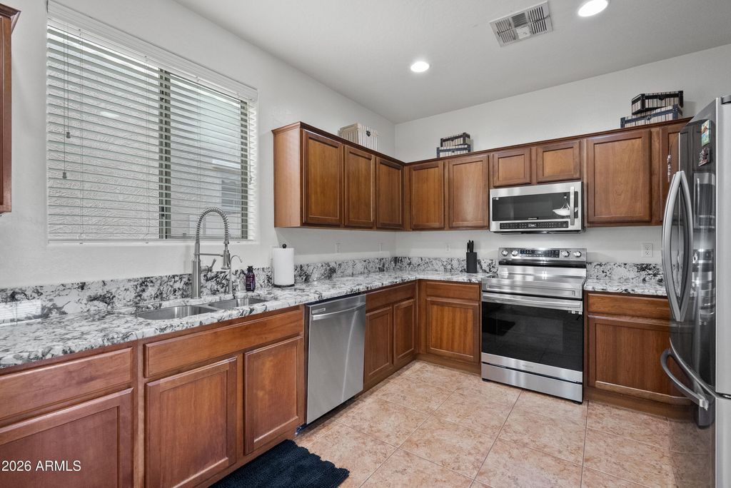 Image 12 of property listing at 26007 N 53 Drive, Phoenix, AZ 85083