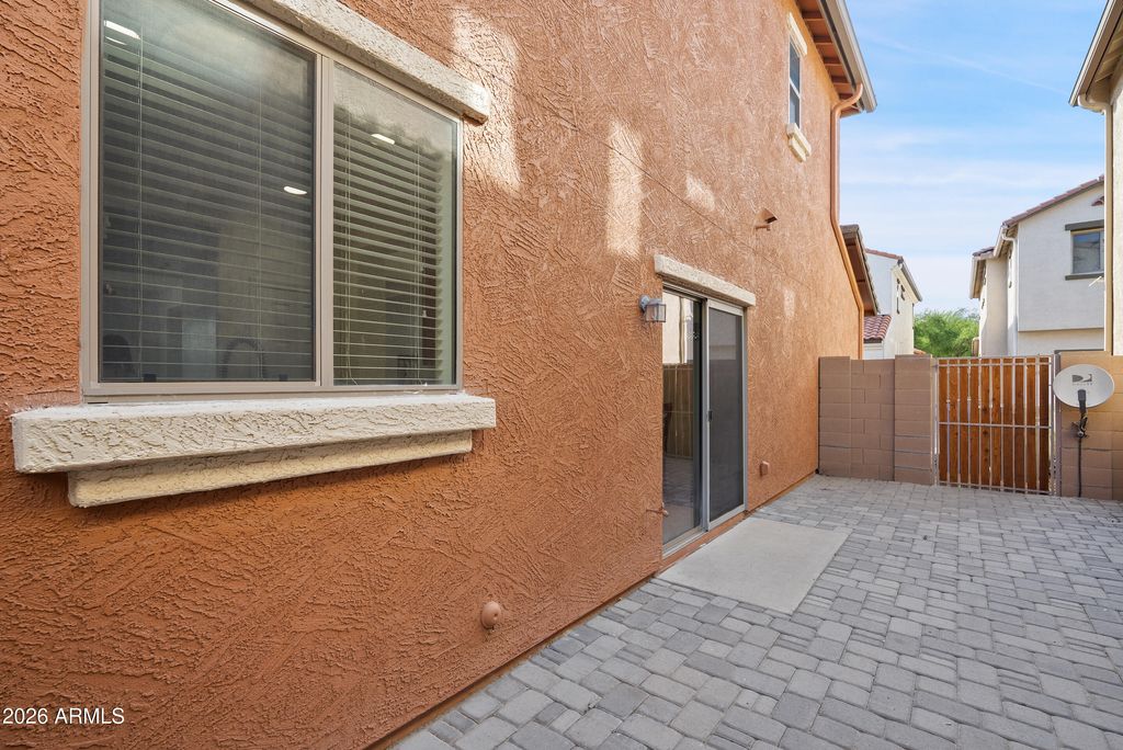 Image 15 of property listing at 26007 N 53 Drive, Phoenix, AZ 85083