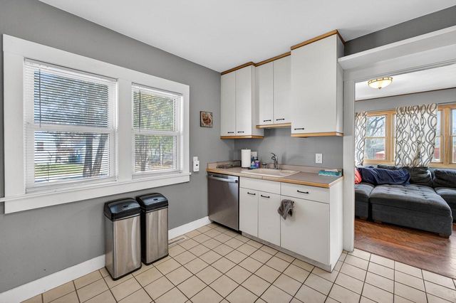 21 Powers Avenue, Madison, WI 53714