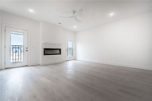 2661 SW Livingston Square 2, Bentonville, AR 72713