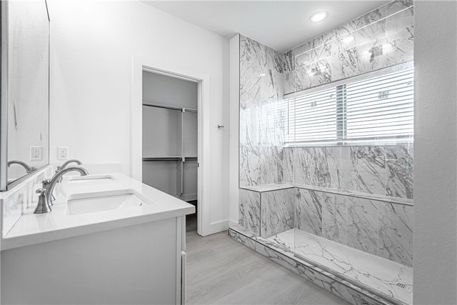 2661 SW Livingston Square 2, Bentonville, AR 72713