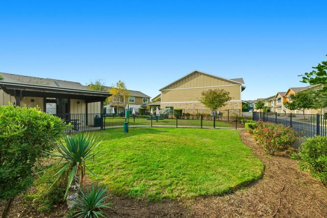 516 E Slaughter LN 2402, Austin, TX 78744