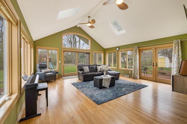 221 Clovernook LANE, Fox Point, WI 53217