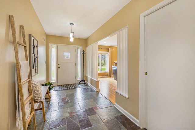 221 Clovernook LANE, Fox Point, WI 53217