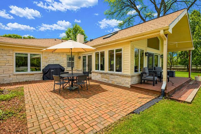 221 Clovernook LANE, Fox Point, WI 53217
