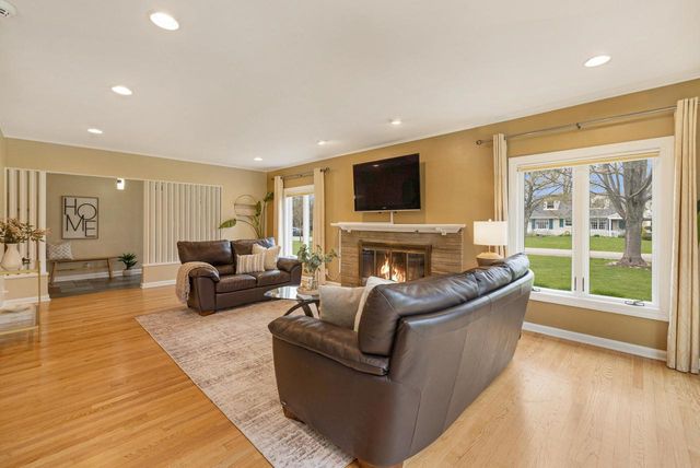 221 Clovernook LANE, Fox Point, WI 53217