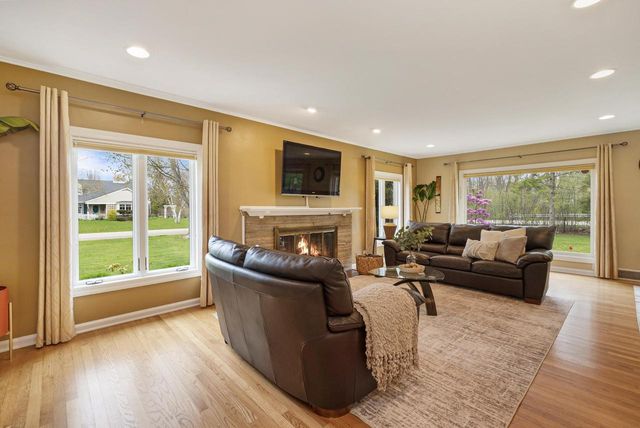 221 Clovernook LANE, Fox Point, WI 53217