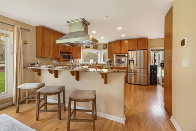 221 Clovernook LANE, Fox Point, WI 53217