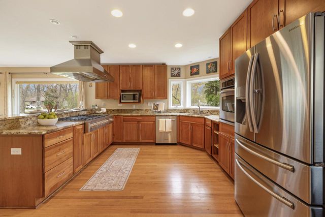 221 Clovernook LANE, Fox Point, WI 53217