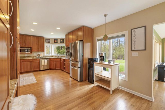 221 Clovernook LANE, Fox Point, WI 53217