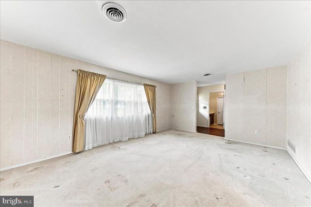 1 W FAIRWAYS CIR, Smyrna, DE 19977