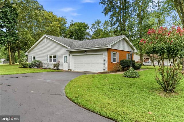 1 W FAIRWAYS CIR, Smyrna, DE 19977