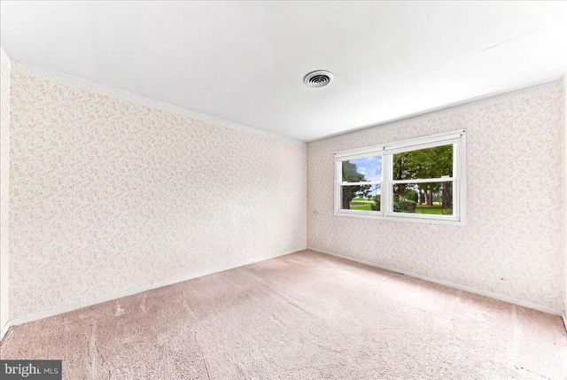 1 W FAIRWAYS CIR, Smyrna, DE 19977