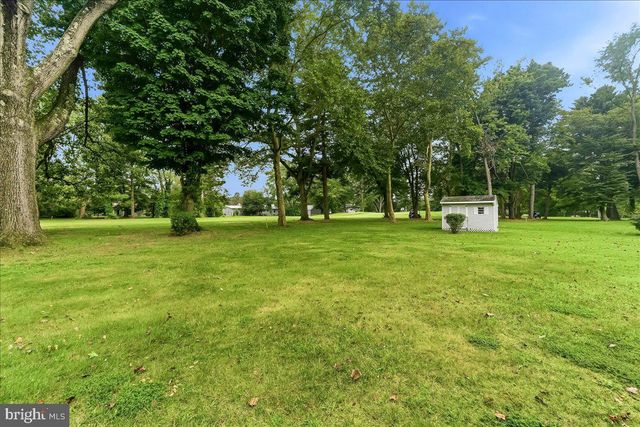 1 W FAIRWAYS CIR, Smyrna, DE 19977