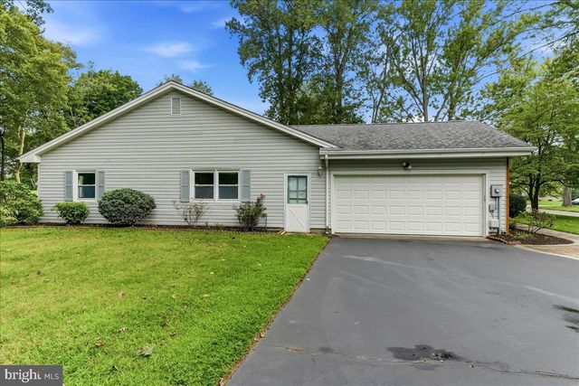 1 W FAIRWAYS CIR, Smyrna, DE 19977