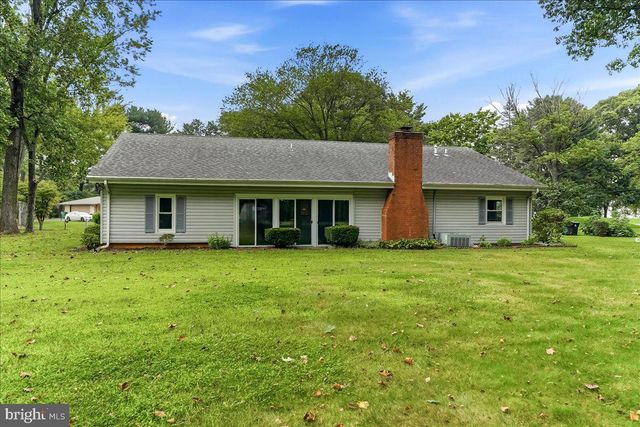 1 W FAIRWAYS CIR, Smyrna, DE 19977