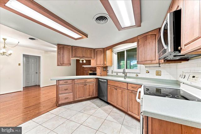 1 W FAIRWAYS CIR, Smyrna, DE 19977