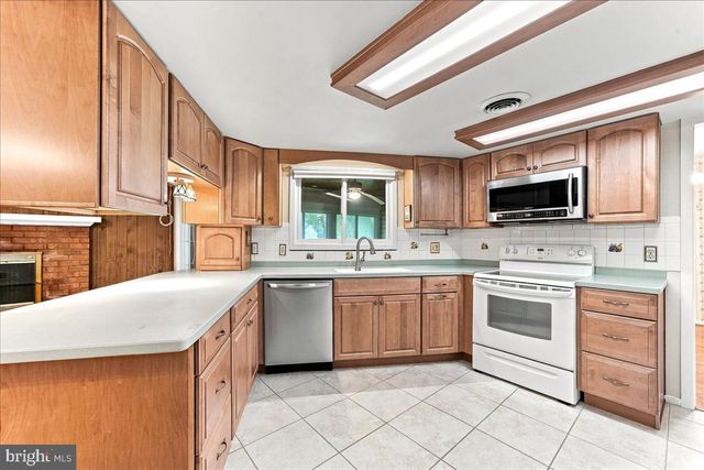 1 W FAIRWAYS CIR, Smyrna, DE 19977