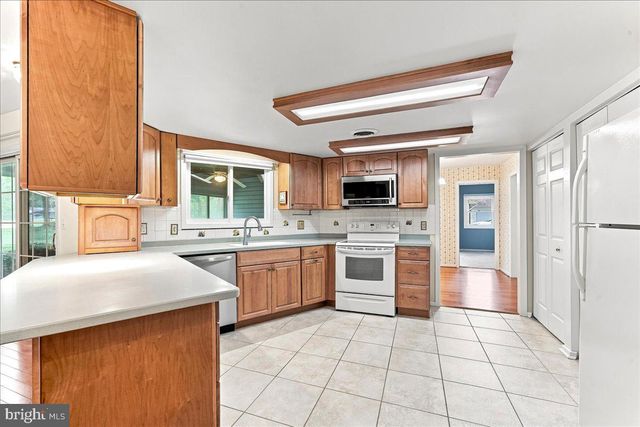 1 W FAIRWAYS CIR, Smyrna, DE 19977