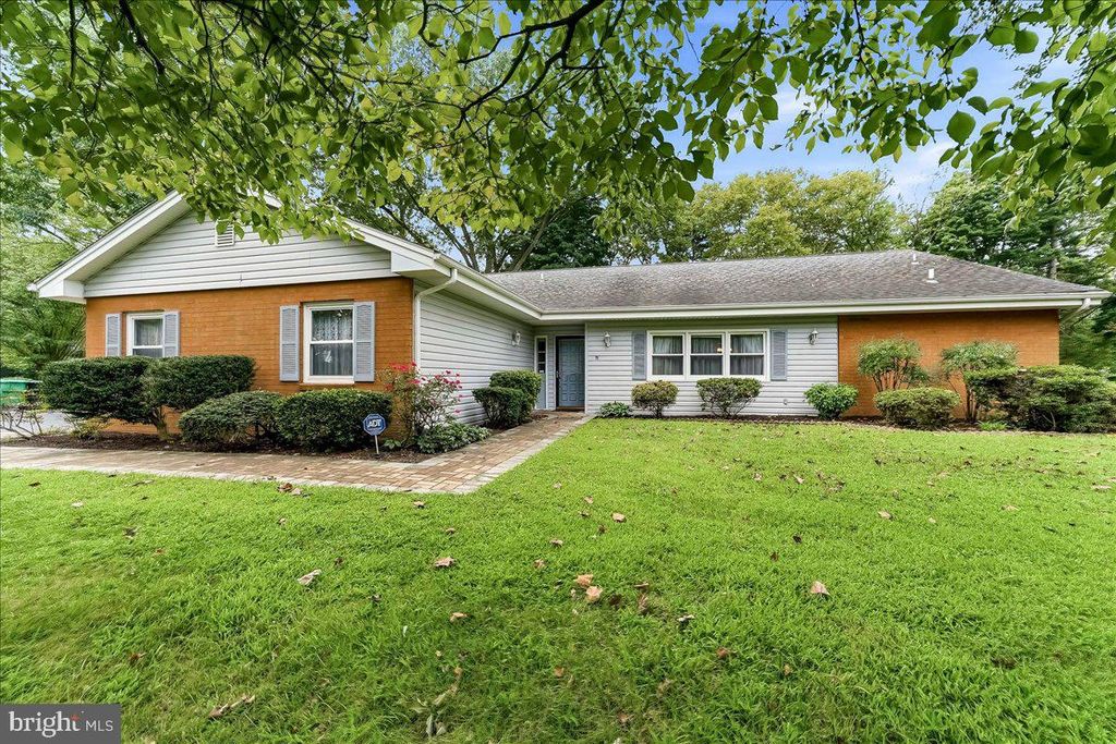 1 W FAIRWAYS CIR, Smyrna, DE 19977