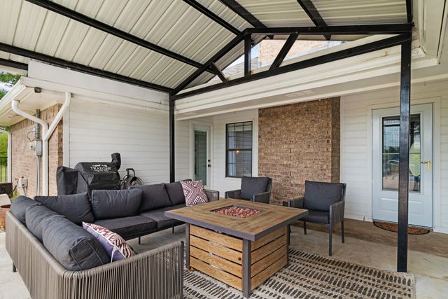 32 County Road 35940, Powderly, TX 75473