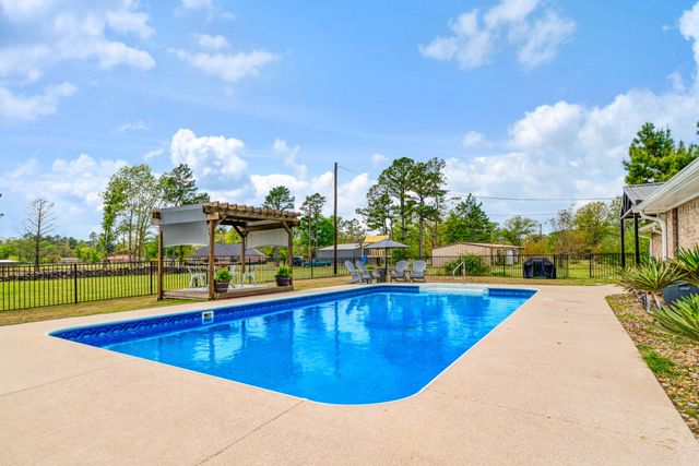 32 County Road 35940, Powderly, TX 75473