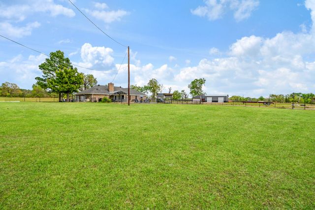 32 County Road 35940, Powderly, TX 75473