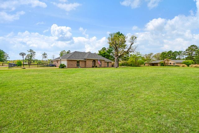 32 County Road 35940, Powderly, TX 75473