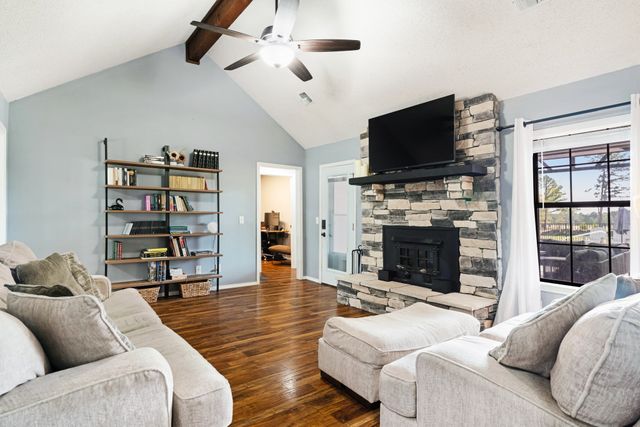 32 County Road 35940, Powderly, TX 75473