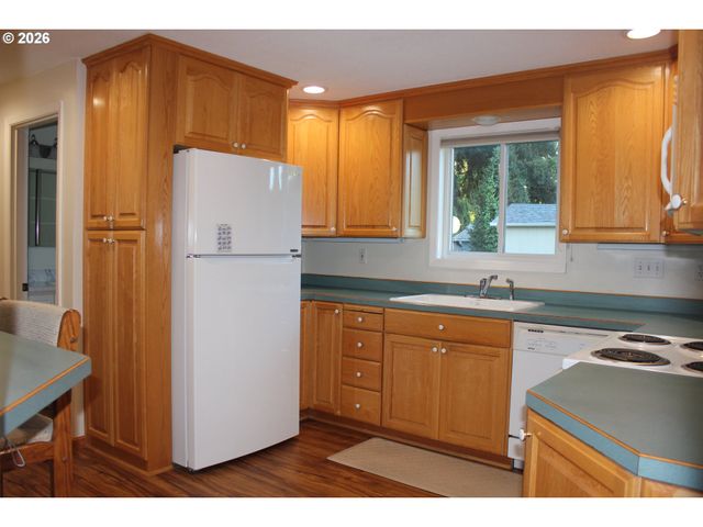 911 CUMMINGS Ln, Keizer, OR 97303