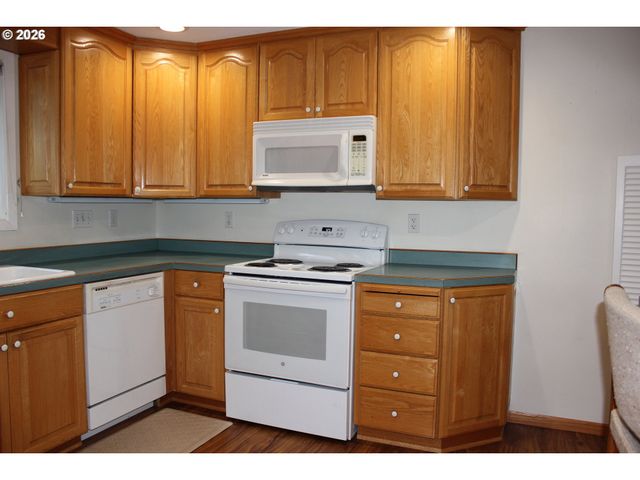 911 CUMMINGS Ln, Keizer, OR 97303