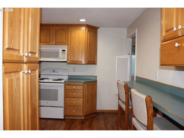 911 CUMMINGS Ln, Keizer, OR 97303