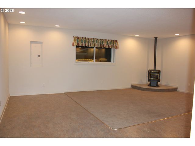 911 CUMMINGS Ln, Keizer, OR 97303