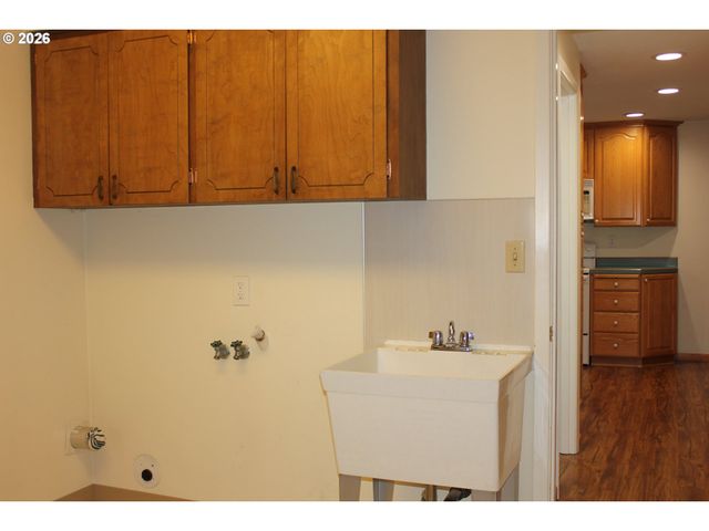 911 CUMMINGS Ln, Keizer, OR 97303