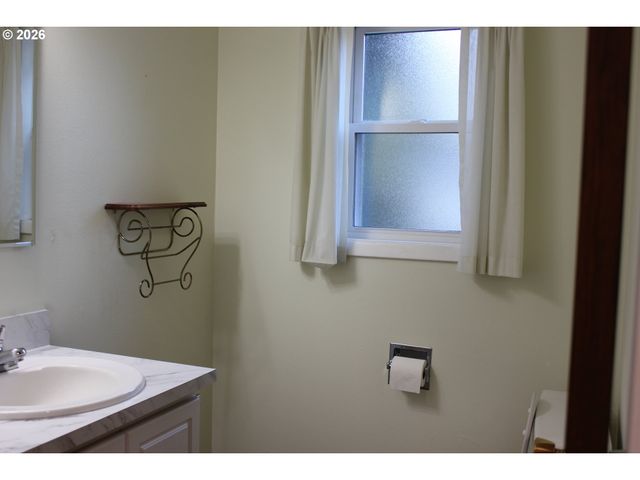 911 CUMMINGS Ln, Keizer, OR 97303