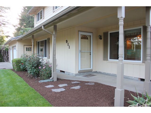 911 CUMMINGS Ln, Keizer, OR 97303