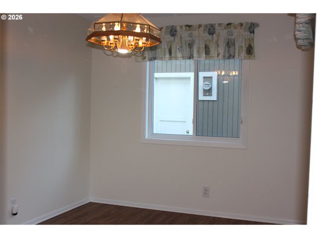911 CUMMINGS Ln, Keizer, OR 97303