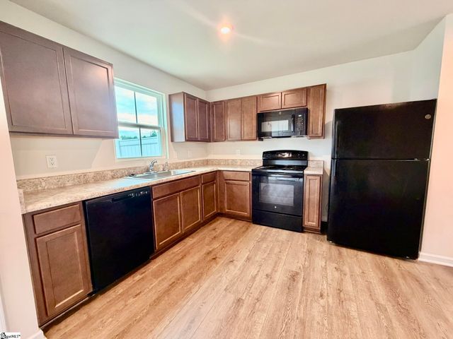 818 Cranbrook Drive, Woodruff, SC 29388