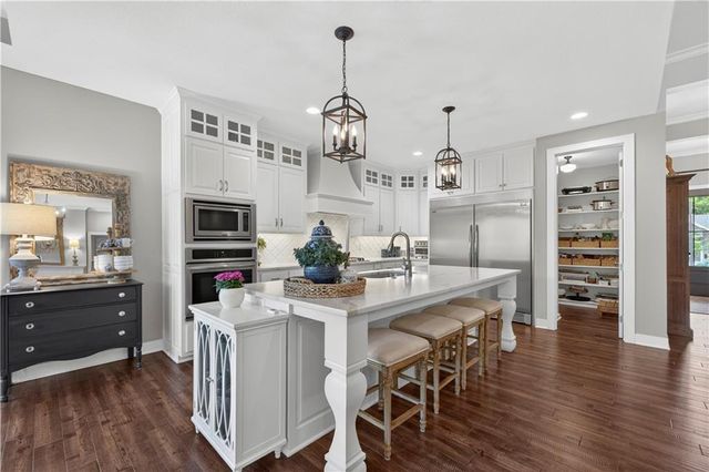 9363 Lind Road, Lenexa, KS 66219