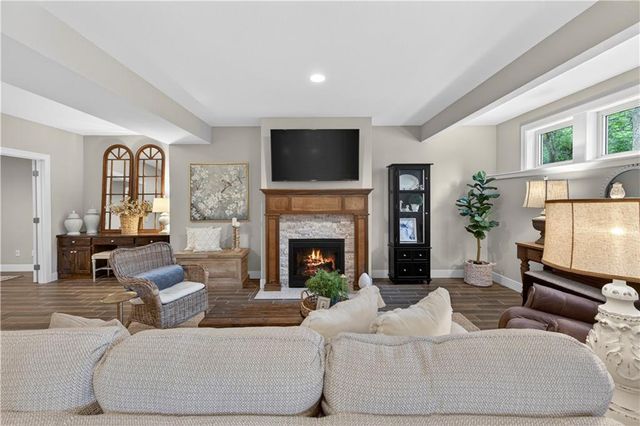 9363 Lind Road, Lenexa, KS 66219