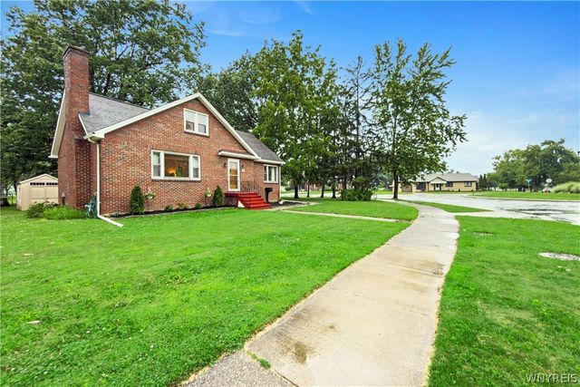 11 South Shore Boulevard, Lackawanna, NY 14218