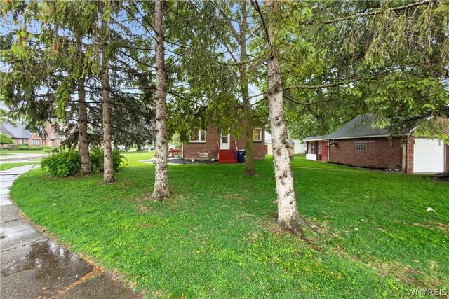 11 South Shore Boulevard, Lackawanna, NY 14218