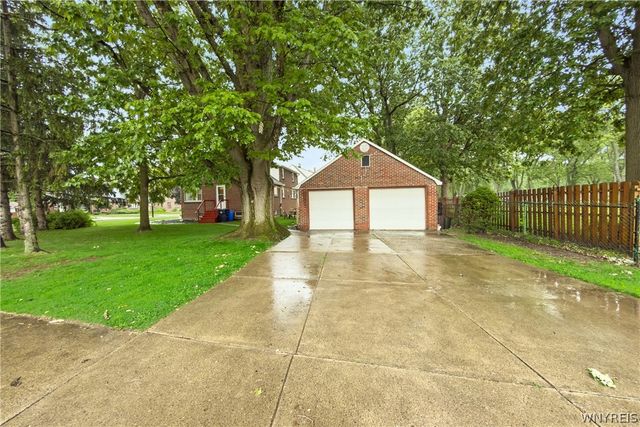 11 South Shore Boulevard, Lackawanna, NY 14218