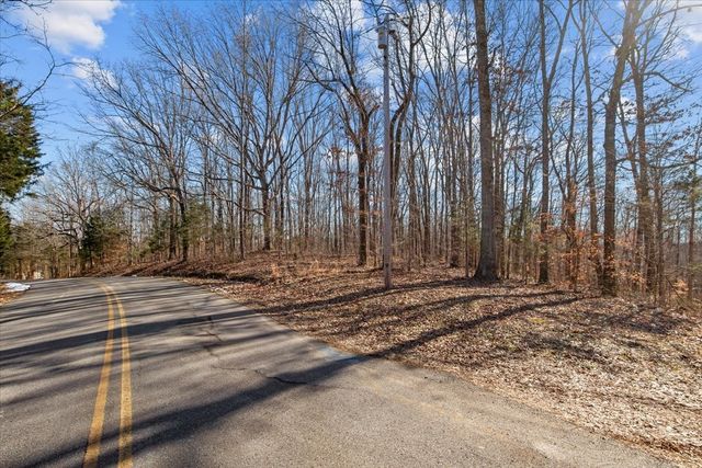 1899 Old Lock a Rd, Charlotte, TN 37036
