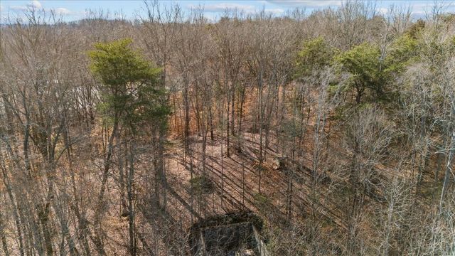 1899 Old Lock a Rd, Charlotte, TN 37036