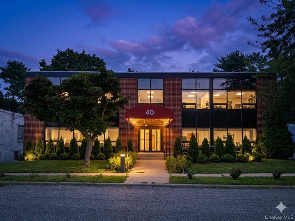 40 Railroad Avenue 202 C, Glen Head, NY 11545 — exterior